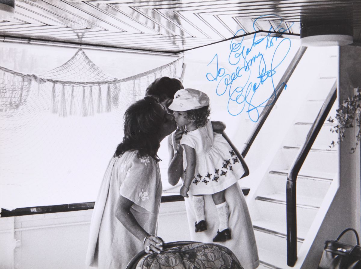 Elizabeth Taylor kissing her goddaughter Elizabeth